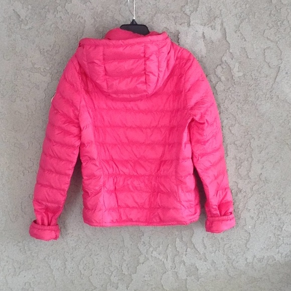 A pink puffy jacket from Abercrombie and Fitch - Picture 4 of 7